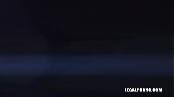 Sophia Grace comes to test black bulls IV321